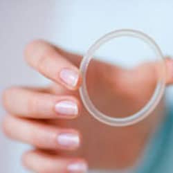L'anneau contraceptif vaginal s'utilise comme un tampon