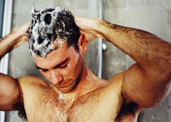 Shampoing pour limiter le développement de la chute des cheveux