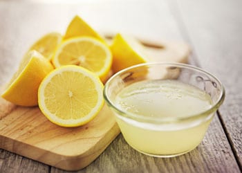 Le jus de citron un assaisonnement peu calorique et goutu